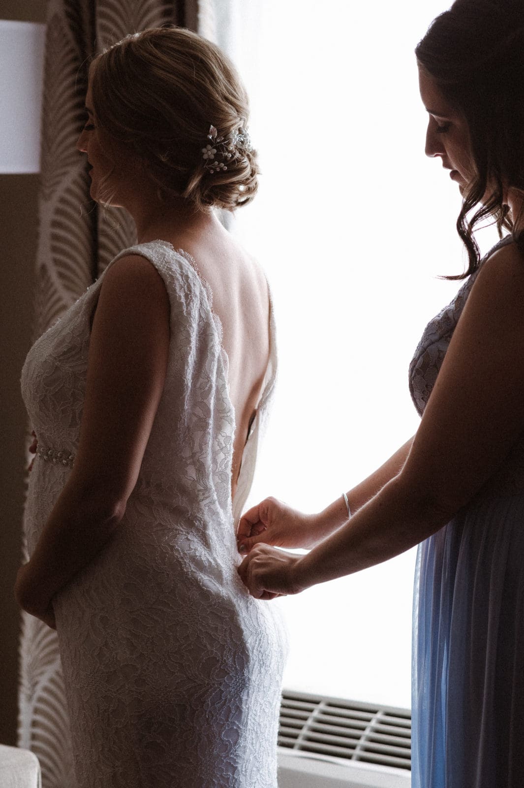 getting-ready-maternity-bride
