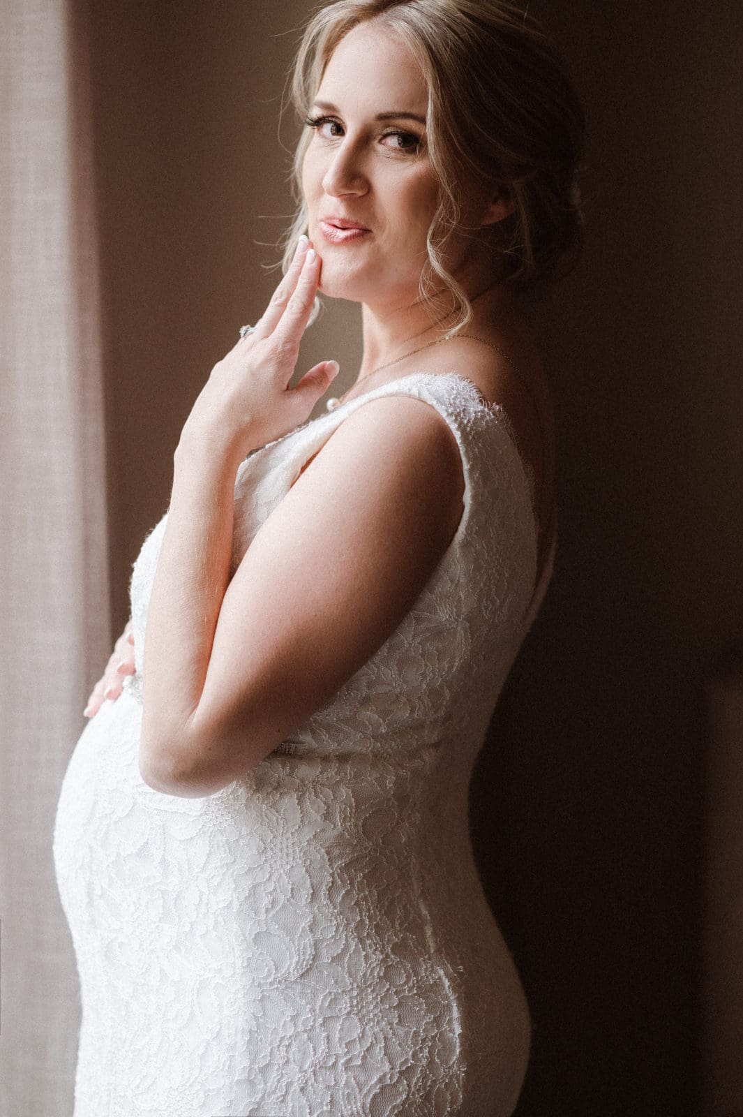cute-maternity-bridal-portrait-by-suess-moments-wedding-photographer