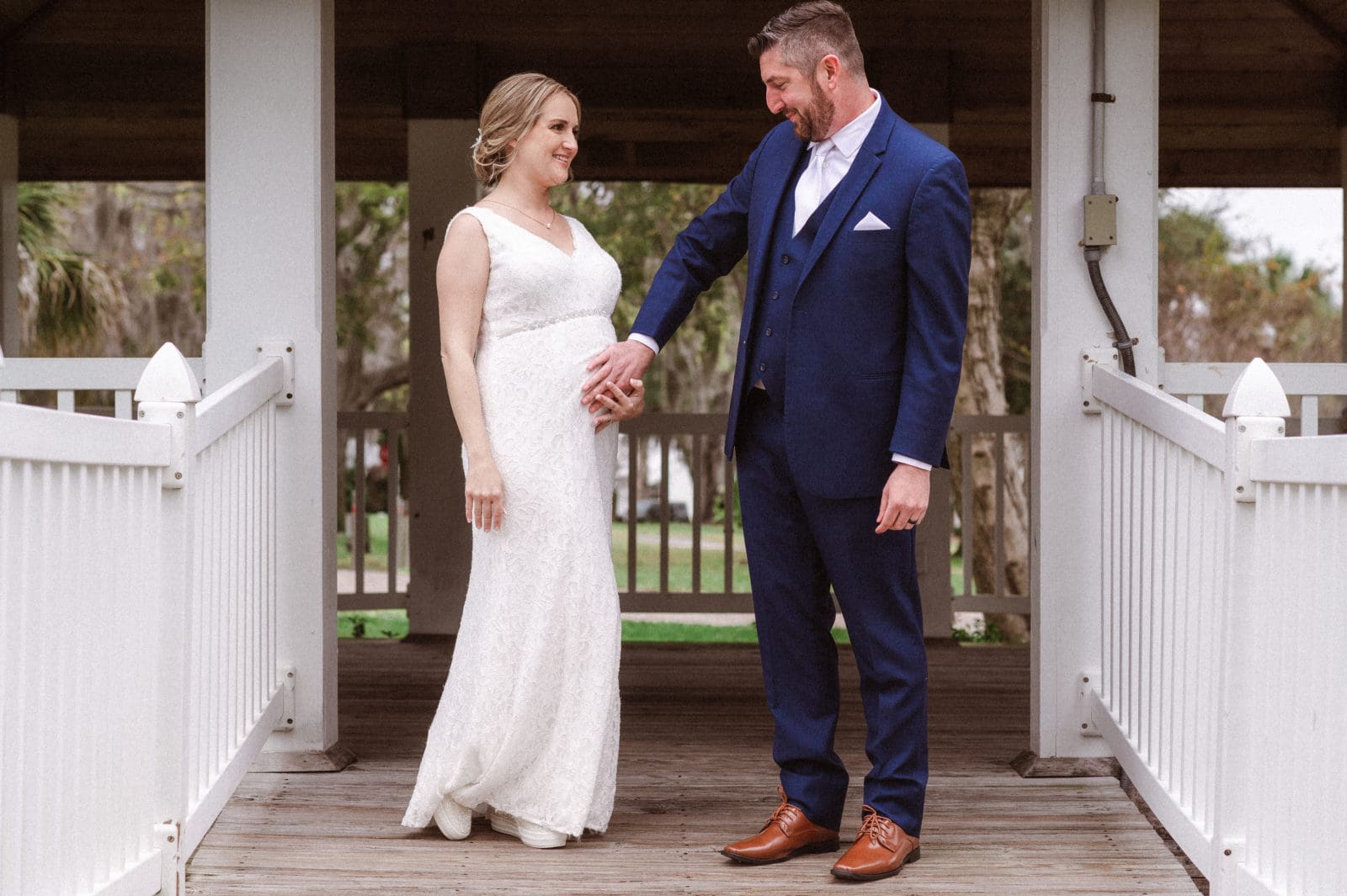 a-beautiful-pregnant-bride-wedding-photos-by-suess-moments