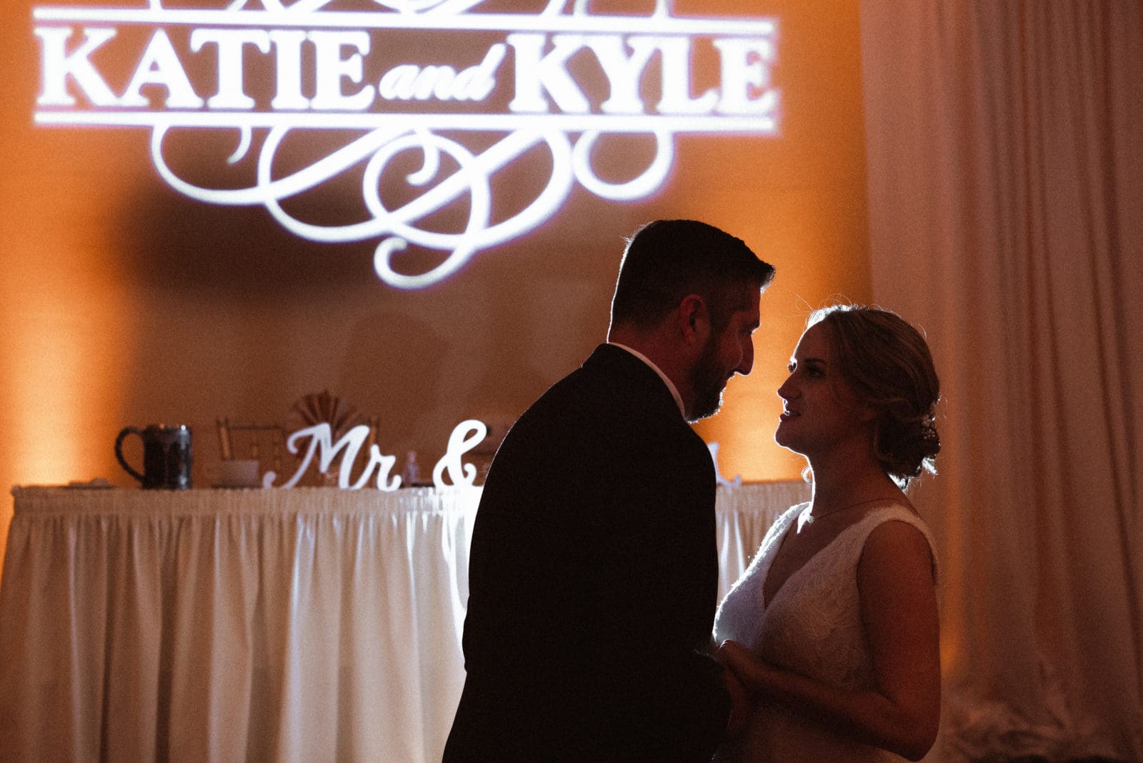 spartan-manor-wedding-photos-with-beautiful-pregnant-bride-by-suess-moments