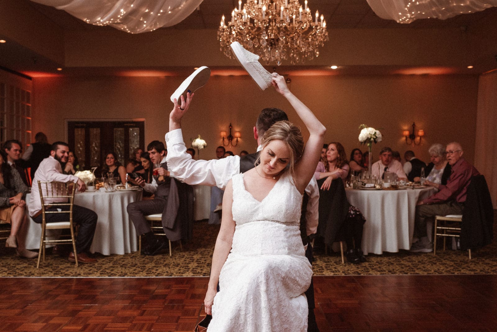 spartan-manor-wedding-photos-with-beautiful-pregnant-bride-by-suess-moments
