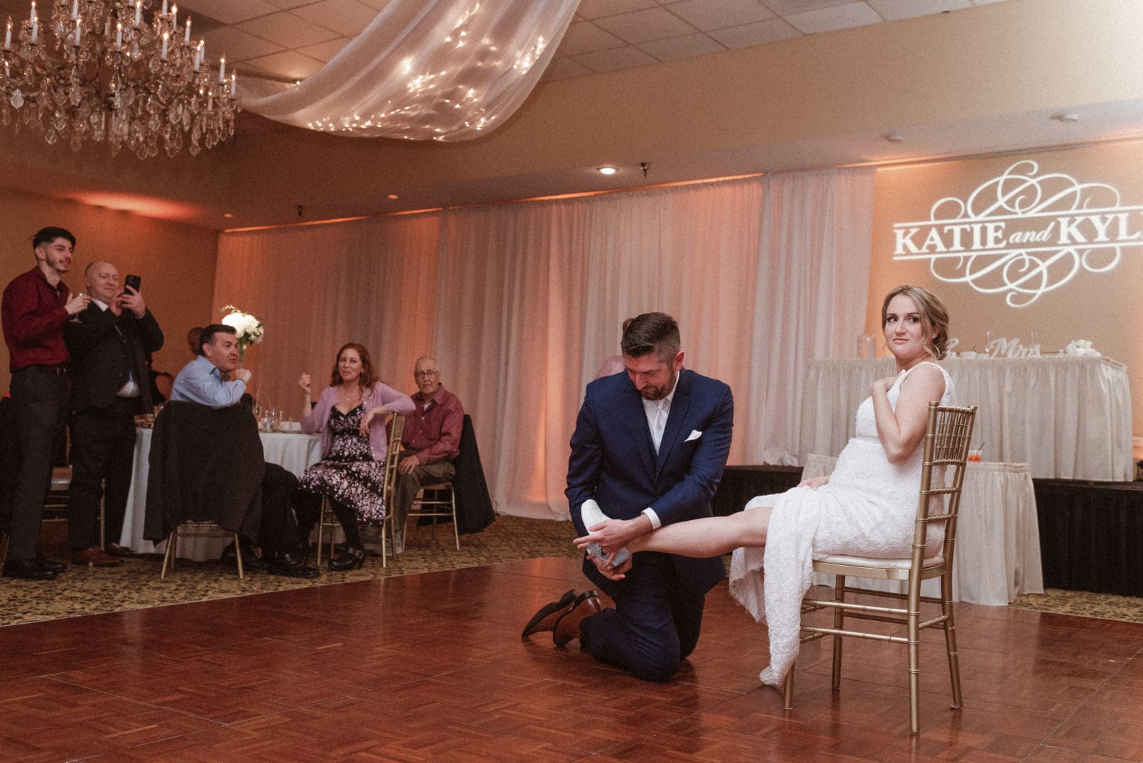 spartan-manor-wedding-photos-with-beautiful-pregnant-bride-by-suess-moments