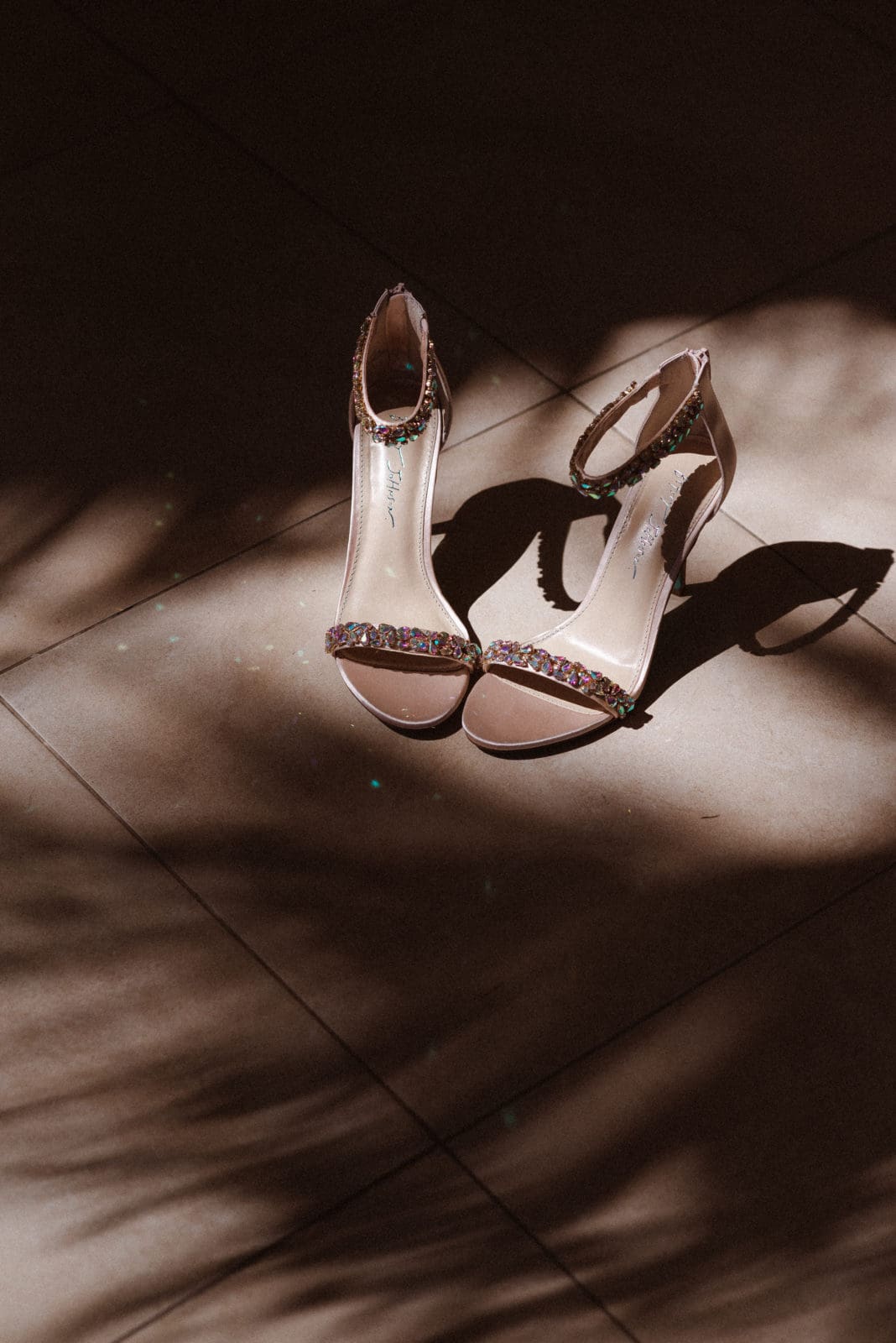 iridiscent-wedding-heels-bride-suess-moments