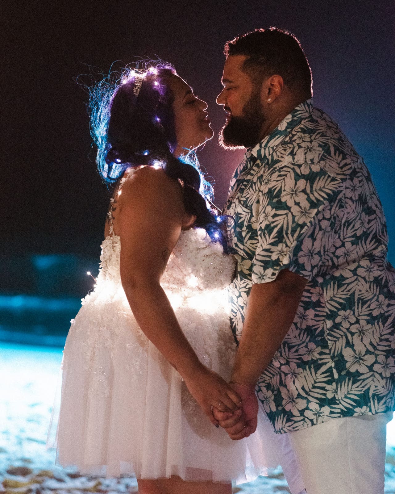 magical-fine-art-wedding-photo-at-night-wtih-fairylights-by-suess-moments-photography