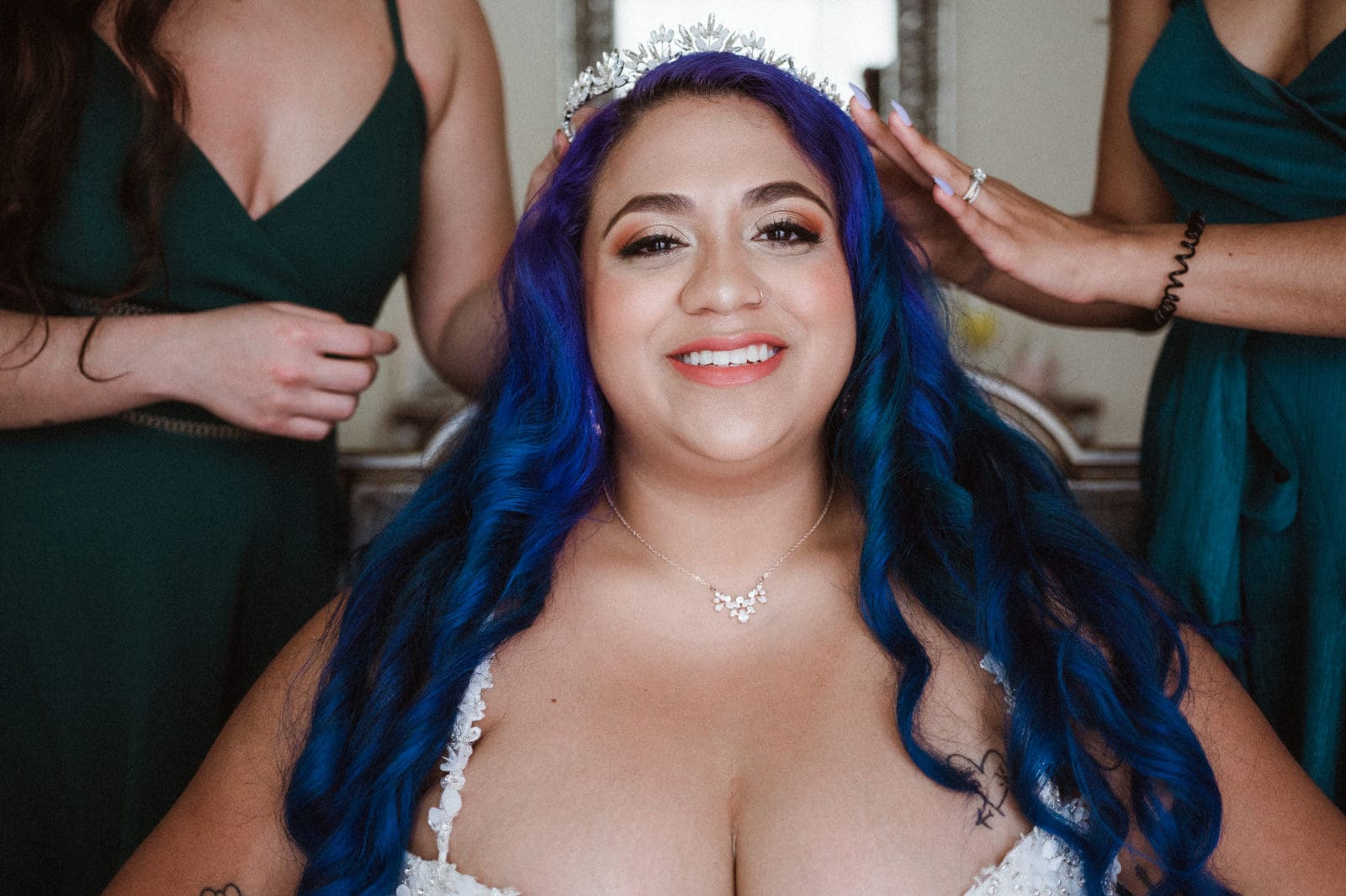 bride-putting-on-crown-photo-by-suessmoments