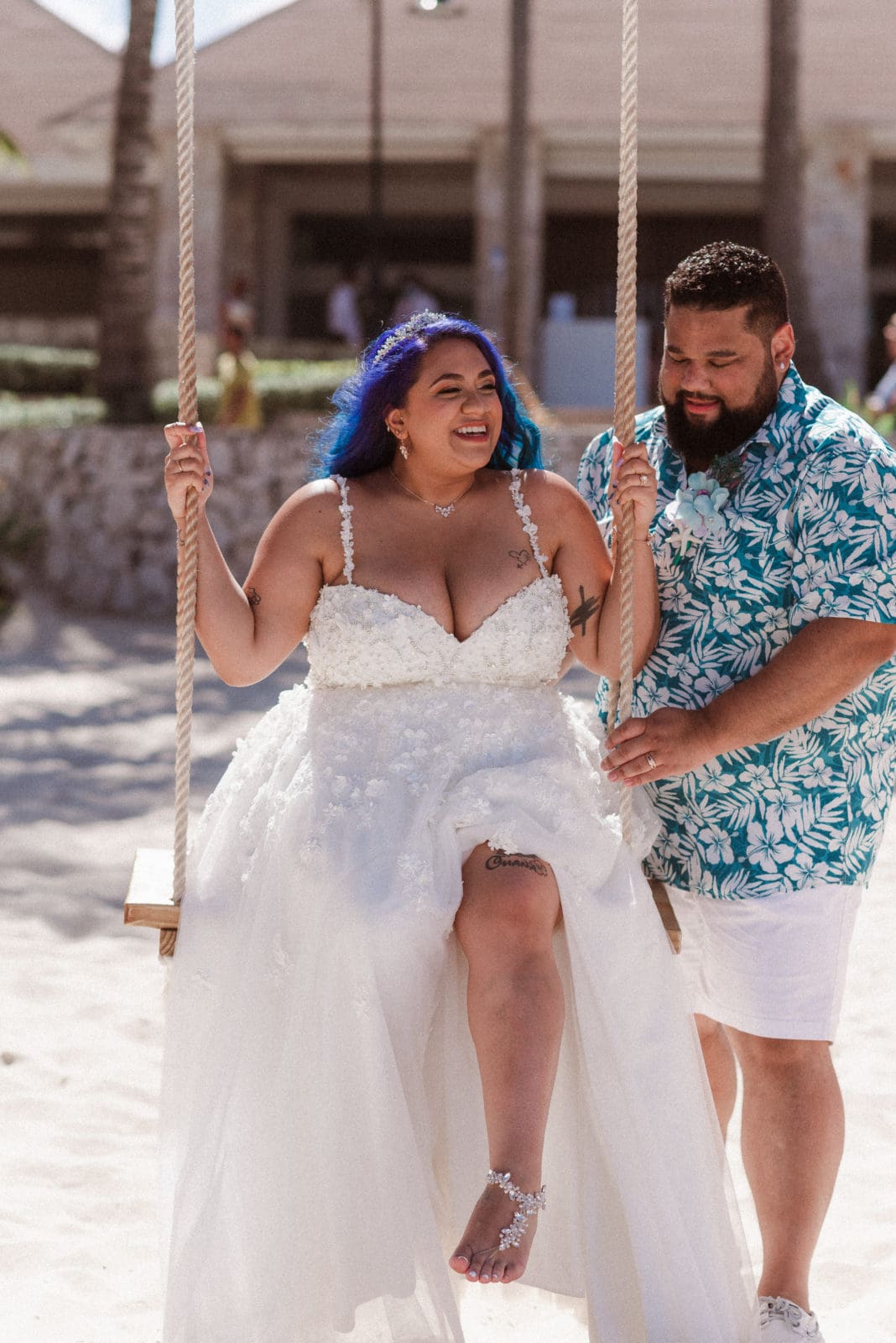 first-look-groom-and-bride-on-beach-photo-by-suess-moments