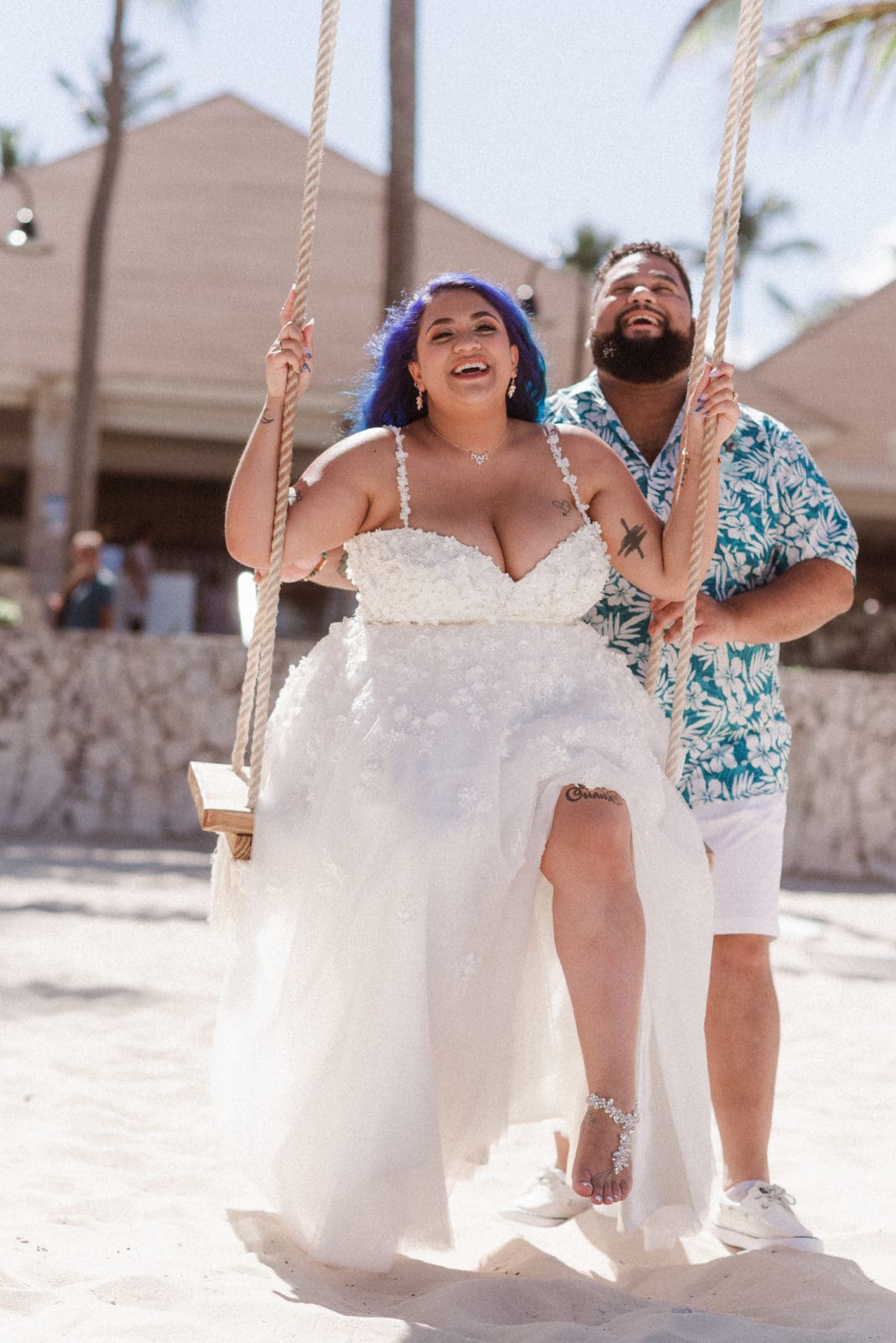 first-look-groom-and-bride-on-beach-photo-by-suess-moments