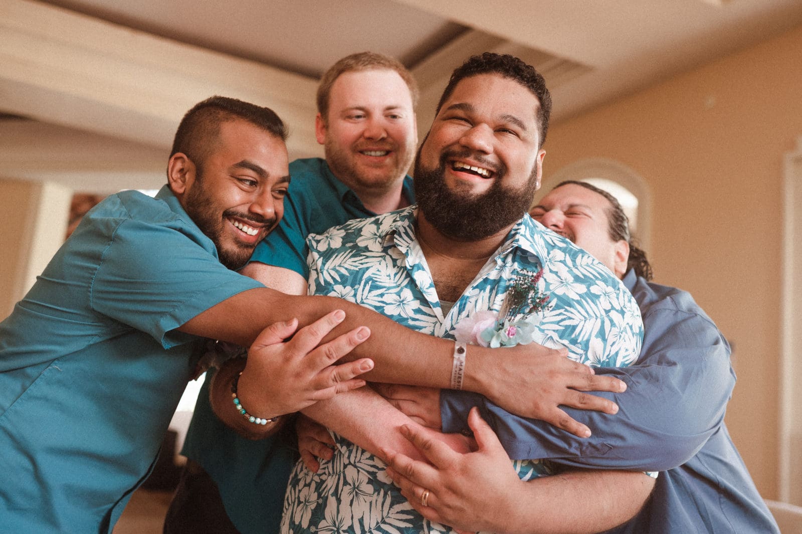 groomsmen-hug-photo-by-suess-moments-wedding-photographer