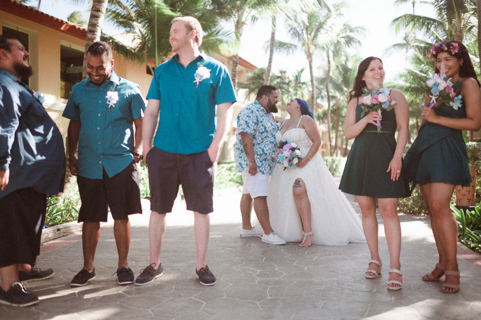 creative-wedding-party-photo-by-suess-moments