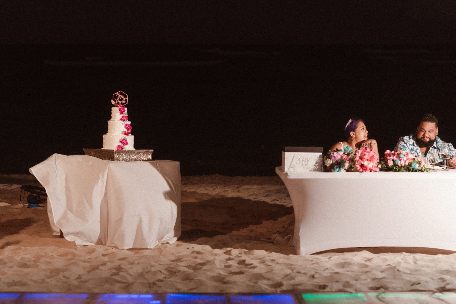 reception-cake-photo-at-night-on-beach