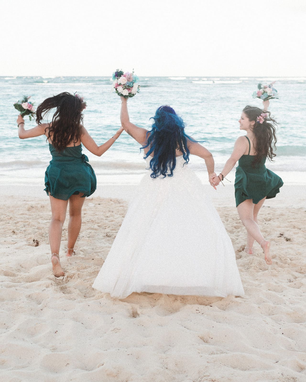 fun-bridesmaid-photo-running-to-the-ocean-by-suess-moments