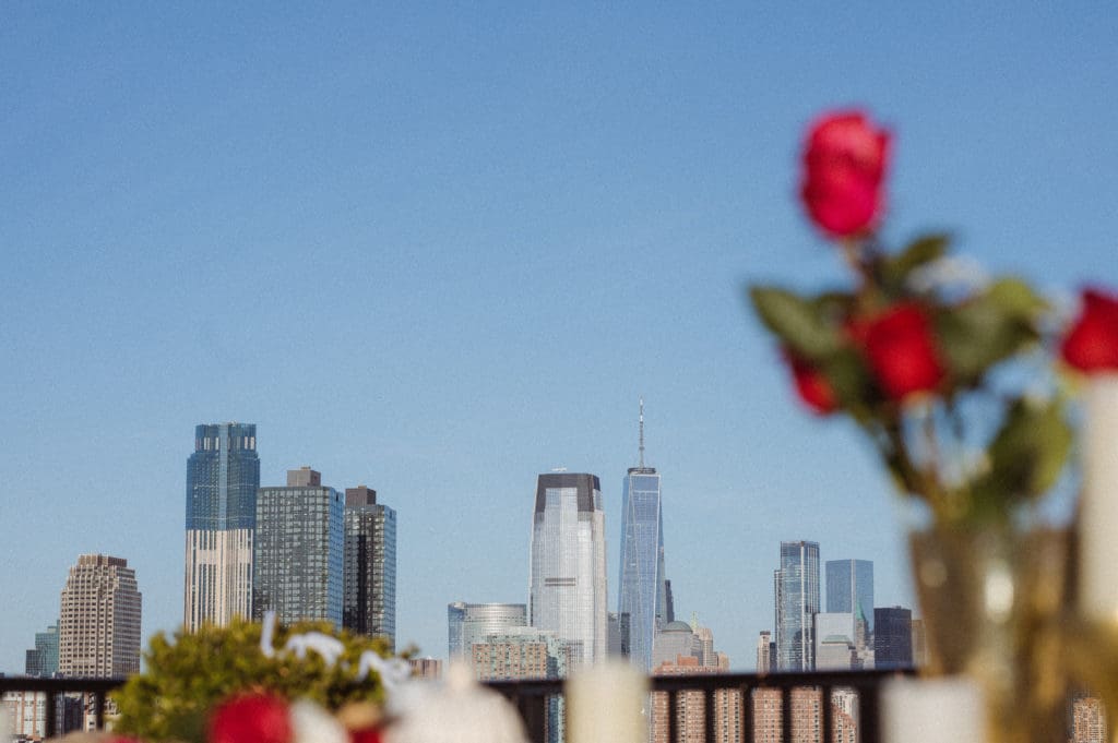 romantic-rooftop-with-nyc-skyline-views-jersey-city-photography-by-suess-moments