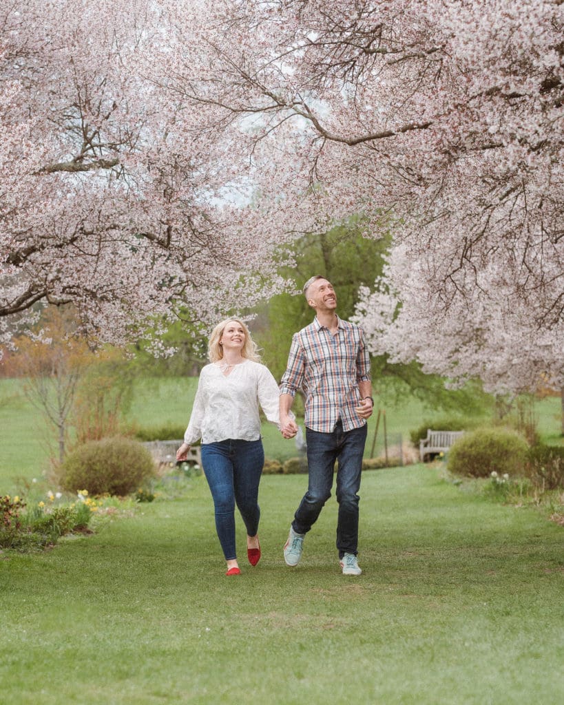 castle-at-skylands-manor-nj-botanical-gardens-spring-engagement-photos-suess-moments