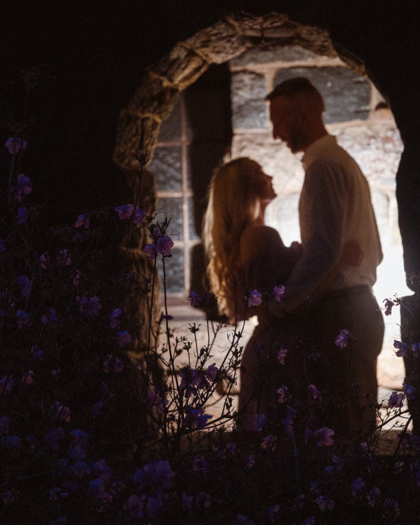 castle-at-skylands-manor-nj-botanical-gardens-spring-engagement-photos-suess-moments