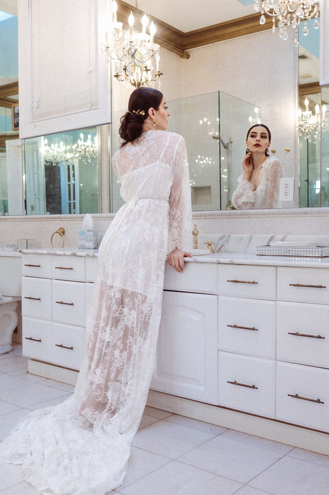 le-el-new-york-bridal-robe-lace-wedding-photos-by-suessmoments