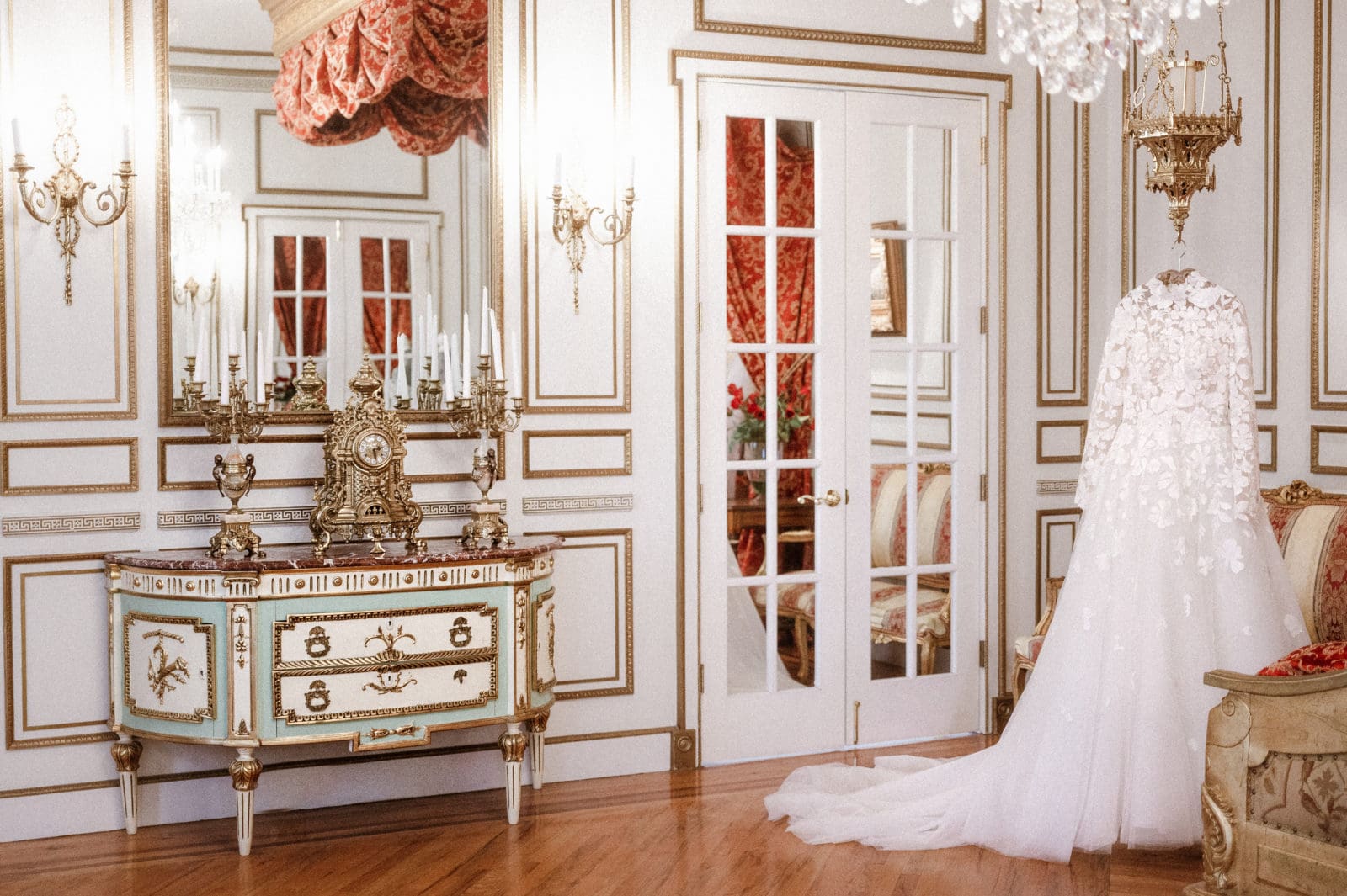 the-james-ward-mansion-wedding-photos-in-bridal-suite-by-suess-moments-nj-photographer