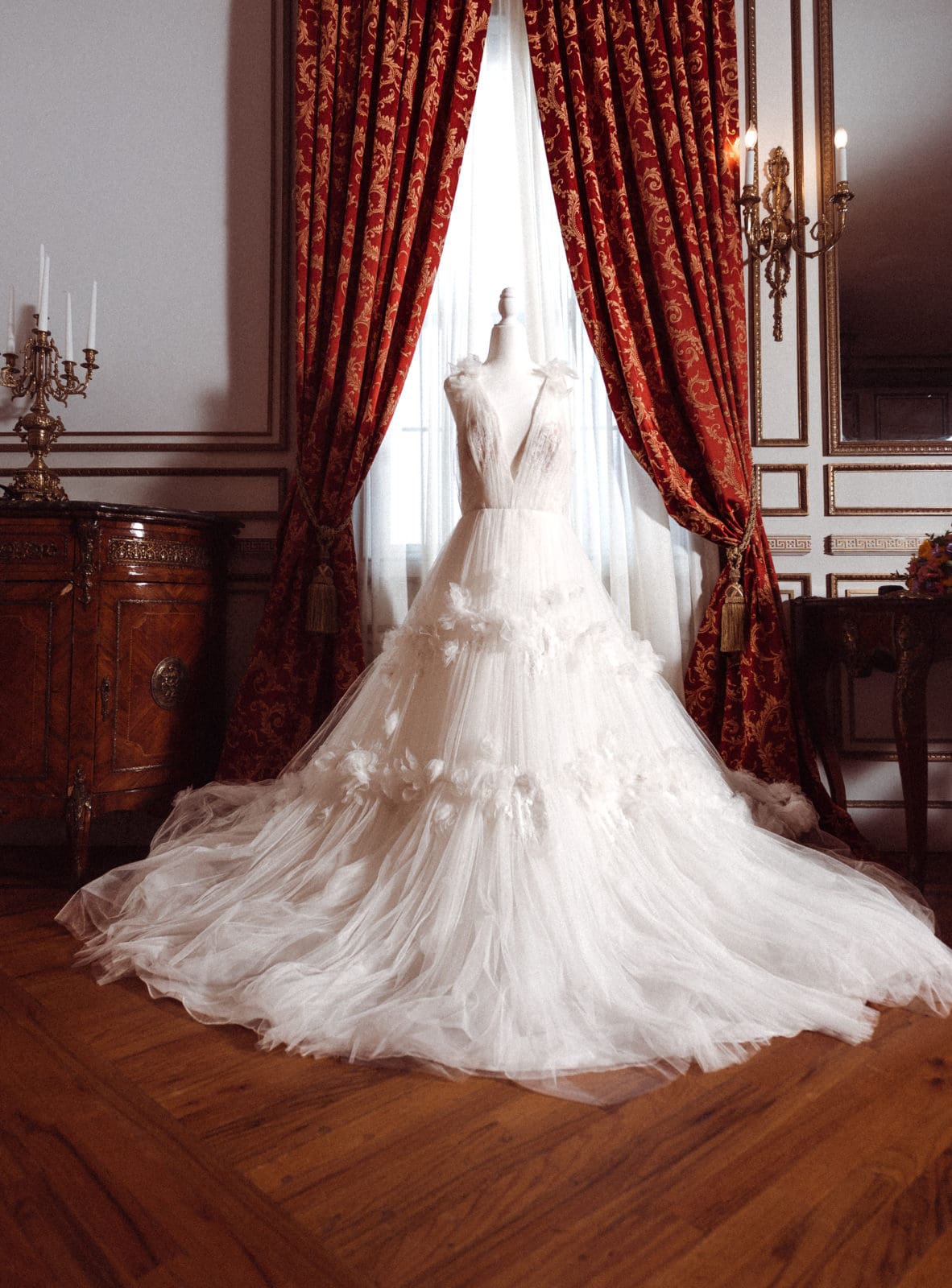 designer-loft-wedding-dress-photo-by-suess-moments-photography-pronovias