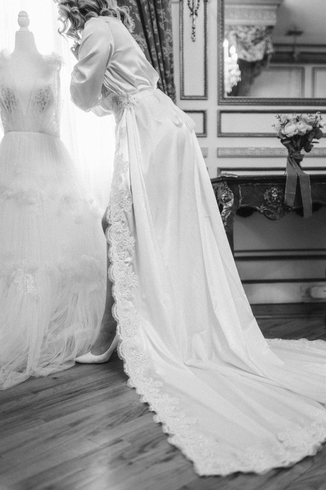 le-el-new-york-bridal-robe-photos-by-suess-moments-weddings