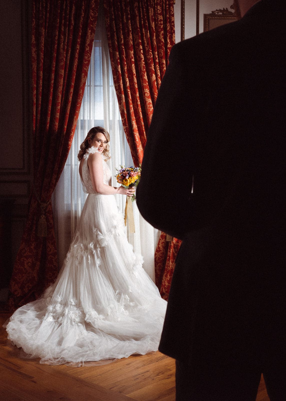 creative-off-camera-flash-wedding-photos-at-the-james-ward-mansion-by-suess-moments
