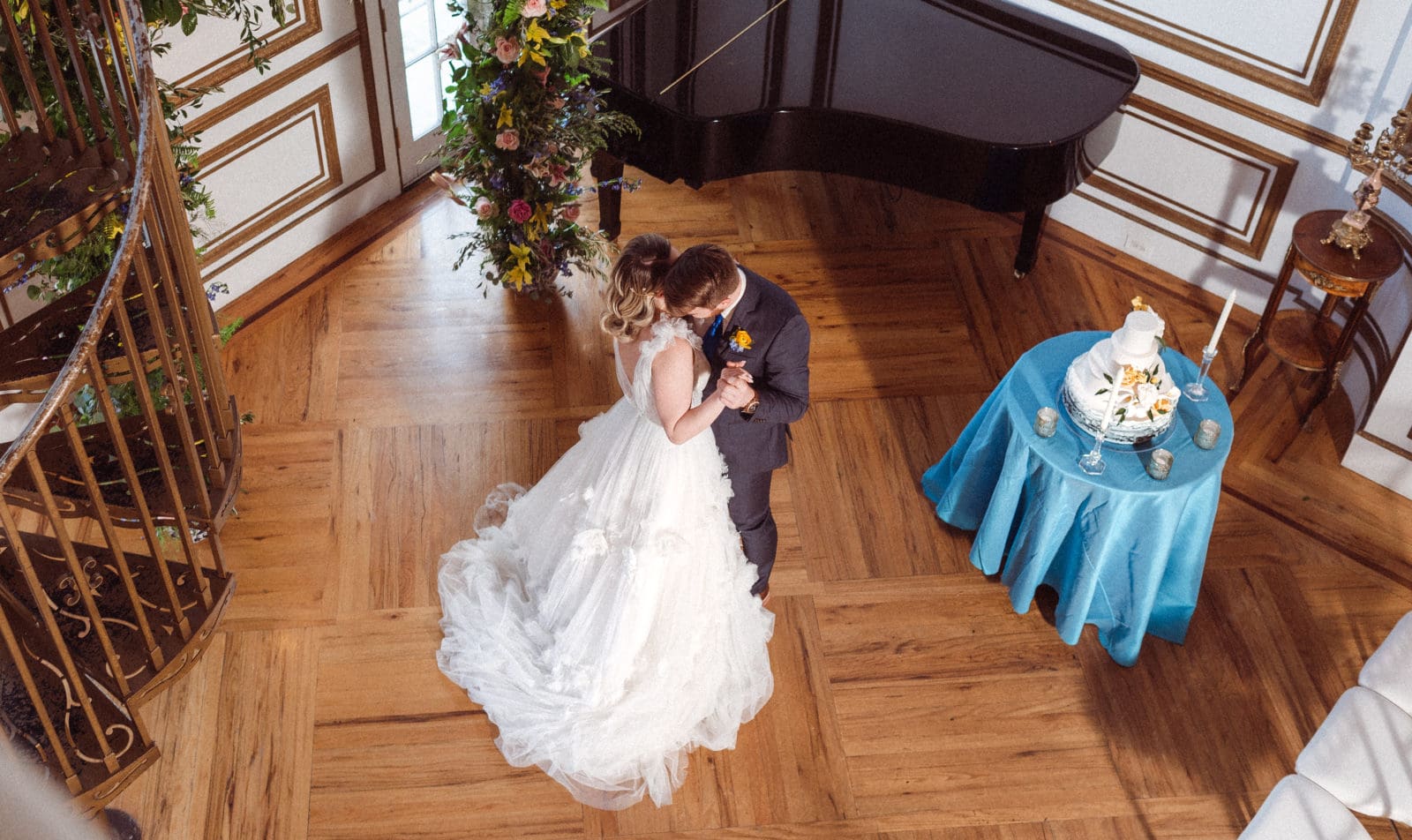 the-james-ward-mansion-wedding-photos-in-bridal-suite-by-suess-moments-nj-photographer