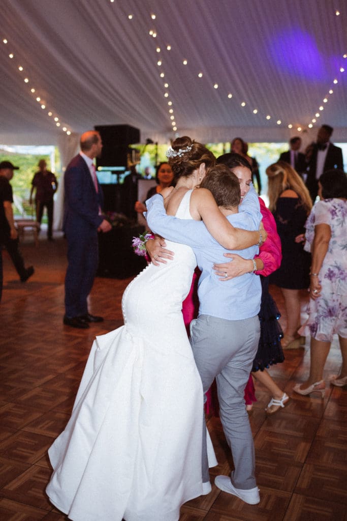 purple-blue-vibrant-wedding-photos-monteverde-at-oldstone-ny-suess-moments-photography