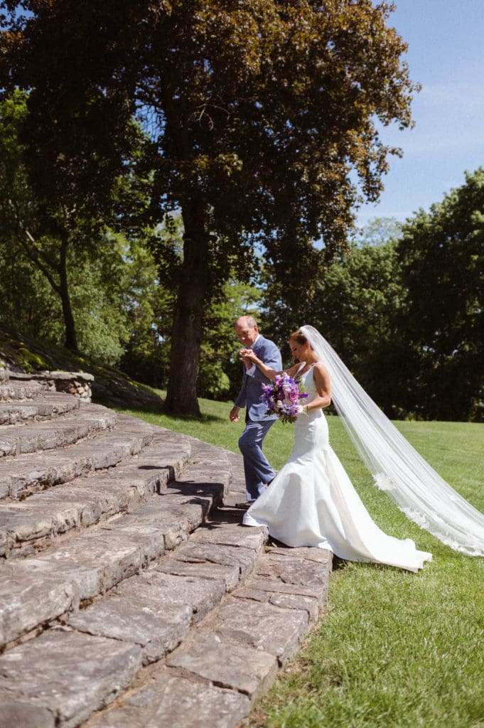 purple-blue-vibrant-wedding-photos-monteverde-at-oldstone-ny-suess-moments-photography