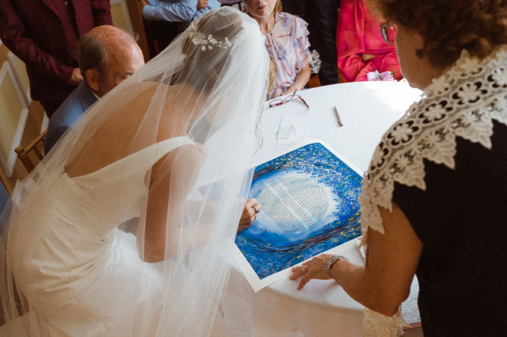purple-blue-vibrant-wedding-photos-monteverde-at-oldstone-ny-suess-moments-photography