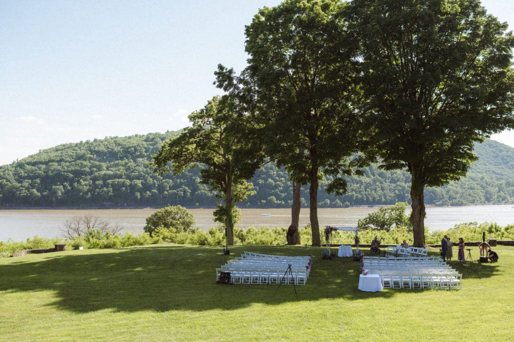 purple-blue-vibrant-wedding-photos-monteverde-at-oldstone-ny-suess-moments-photography