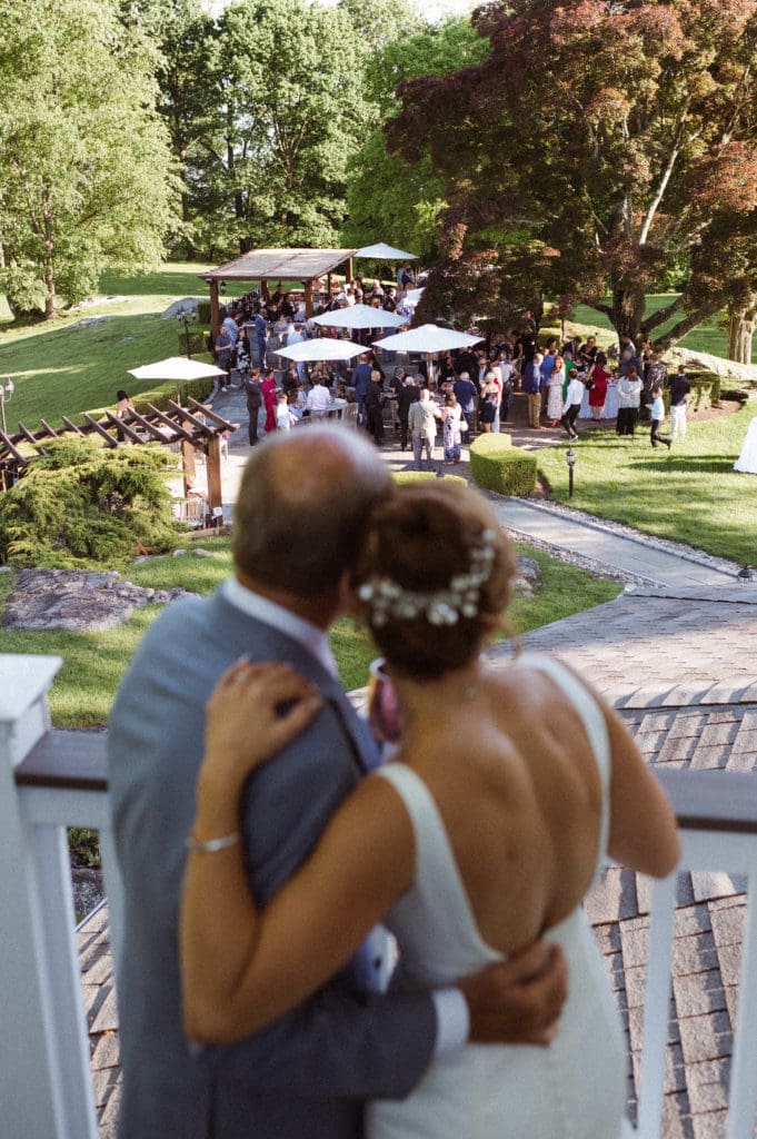 purple-blue-vibrant-wedding-photos-monteverde-at-oldstone-ny-suess-moments-photography