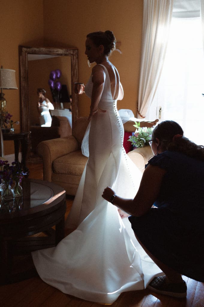 purple-blue-vibrant-wedding-photos-monteverde-at-oldstone-ny-suess-moments-photography