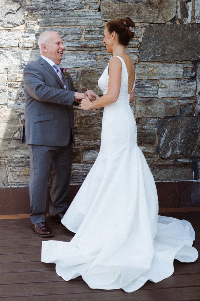 purple-blue-vibrant-wedding-photos-monteverde-at-oldstone-ny-suess-moments-photography