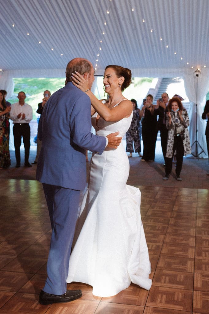 purple-blue-vibrant-wedding-photos-monteverde-at-oldstone-ny-suess-moments-photography
