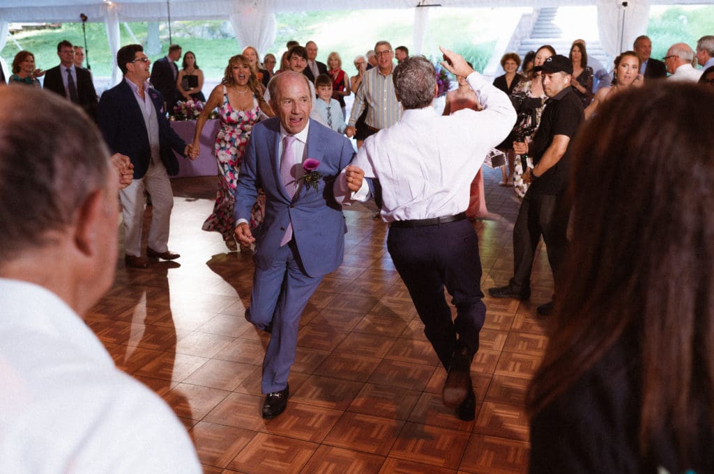purple-blue-vibrant-wedding-photos-monteverde-at-oldstone-ny-suess-moments-photography