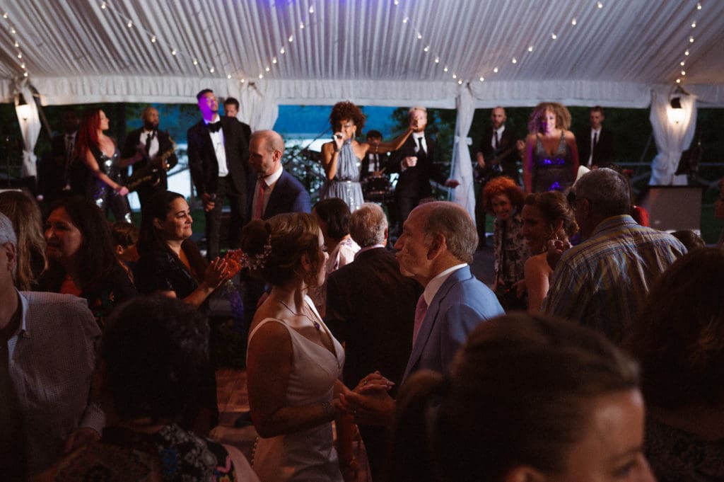 purple-blue-vibrant-wedding-photos-monteverde-at-oldstone-ny-suess-moments-photography