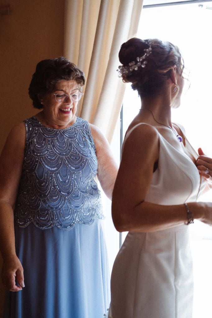 purple-blue-vibrant-wedding-photos-monteverde-at-oldstone-ny-suess-moments-photography