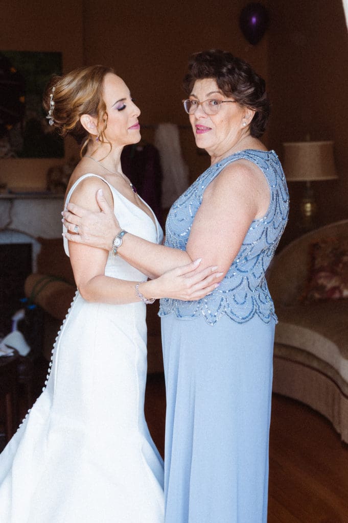 purple-blue-vibrant-wedding-photos-monteverde-at-oldstone-ny-suess-moments-photography