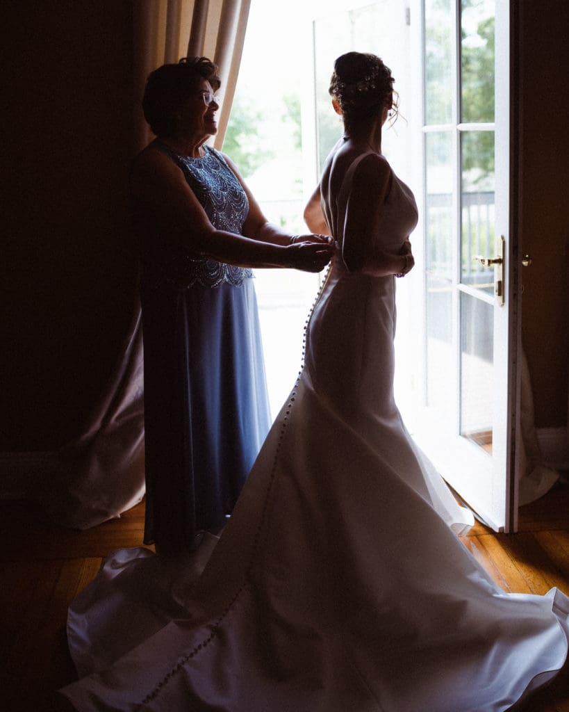 purple-blue-vibrant-wedding-photos-monteverde-at-oldstone-ny-suess-moments-photography