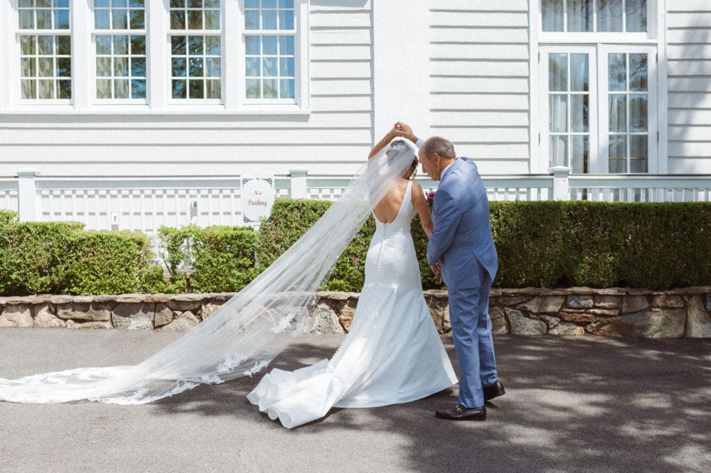 purple-blue-vibrant-wedding-photos-monteverde-at-oldstone-ny-suess-moments-photography