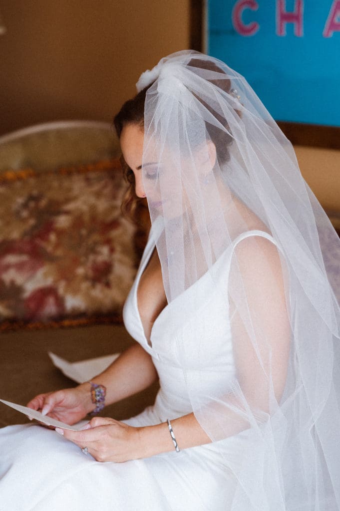 purple-blue-vibrant-wedding-photos-monteverde-at-oldstone-ny-suess-moments-photography