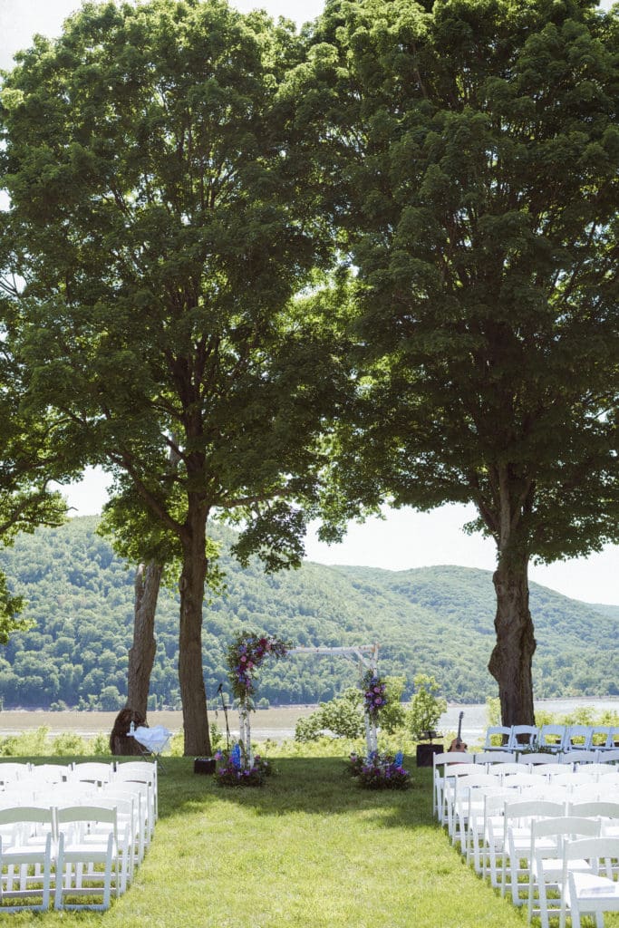 purple-blue-vibrant-wedding-photos-monteverde-at-oldstone-ny-suess-moments-photography