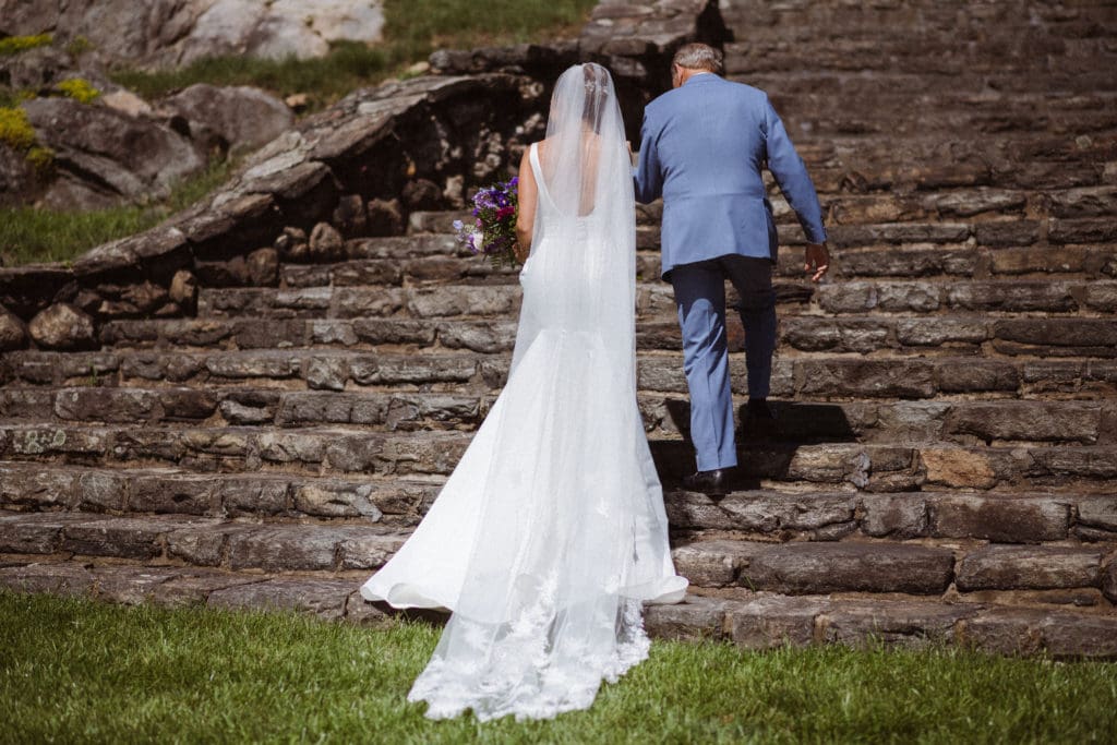purple-blue-vibrant-wedding-photos-monteverde-at-oldstone-ny-suess-moments-photography