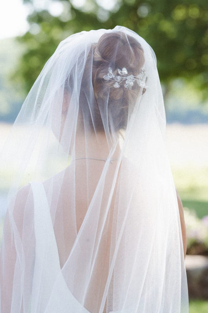 purple-blue-vibrant-wedding-photos-monteverde-at-oldstone-ny-suess-moments-photography
