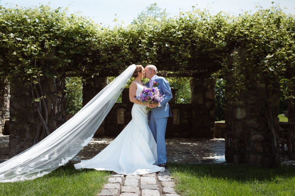 purple-blue-vibrant-wedding-photos-monteverde-at-oldstone-ny-suess-moments-photography