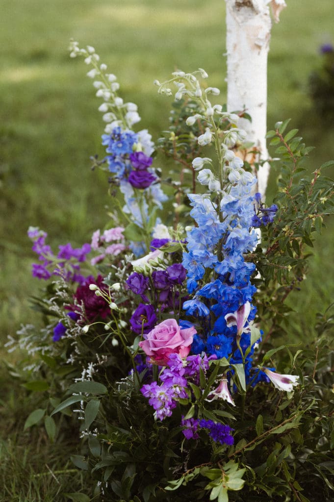 purple-blue-vibrant-wedding-photos-monteverde-at-oldstone-ny-suess-moments-photography