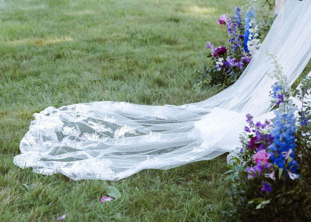 purple-blue-vibrant-wedding-photos-monteverde-at-oldstone-ny-suess-moments-photography