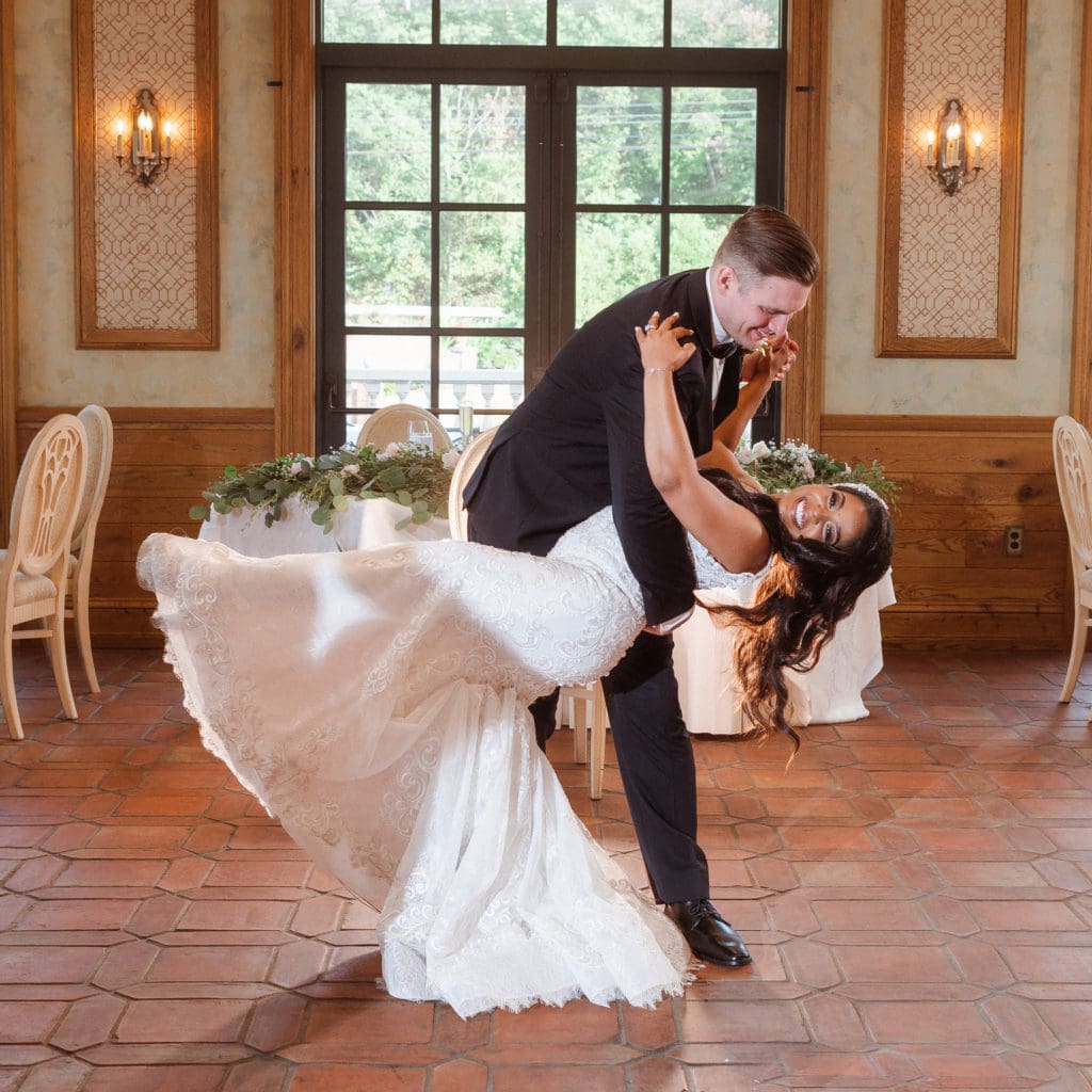 the-dip-pose-wedding-photo-sues-moments