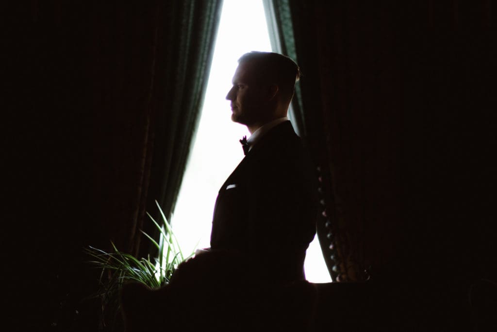 silouhette-groom-portrait