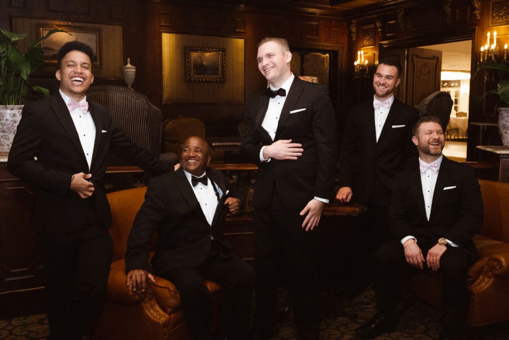 candid-groomsmen-photo