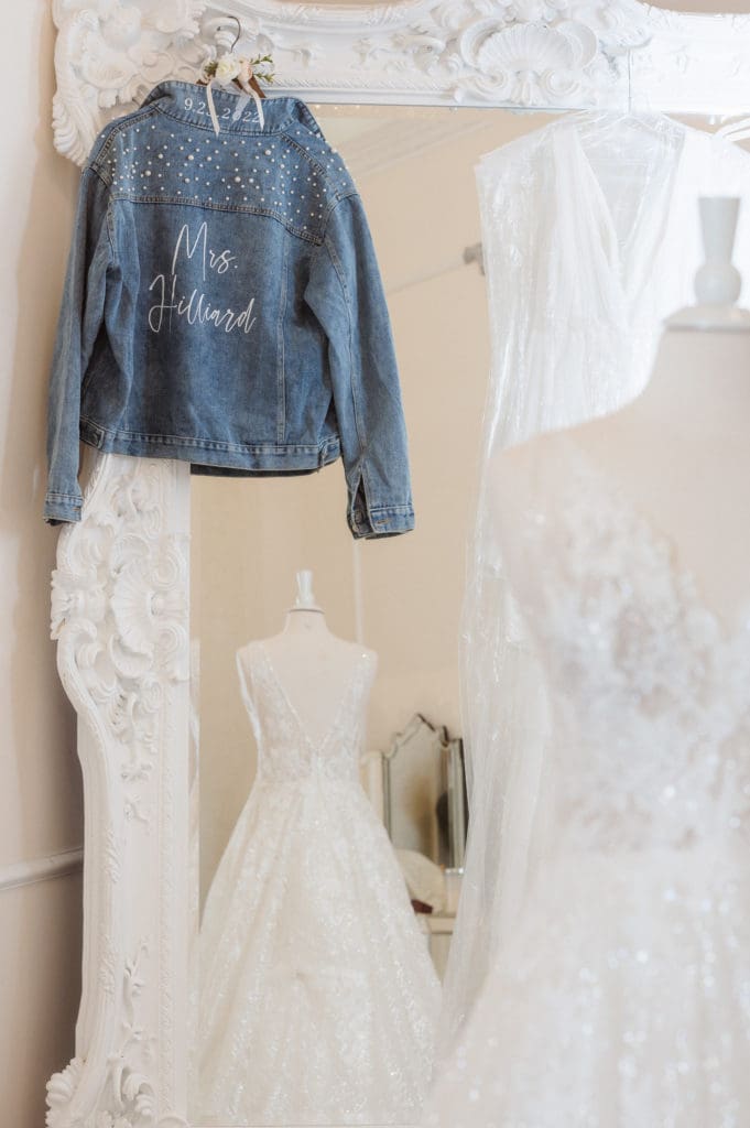 the-beauty-suite-ny-staten-island-wedding-photos-of-bride-prep-by-suess-moments-photographer-new-jersey