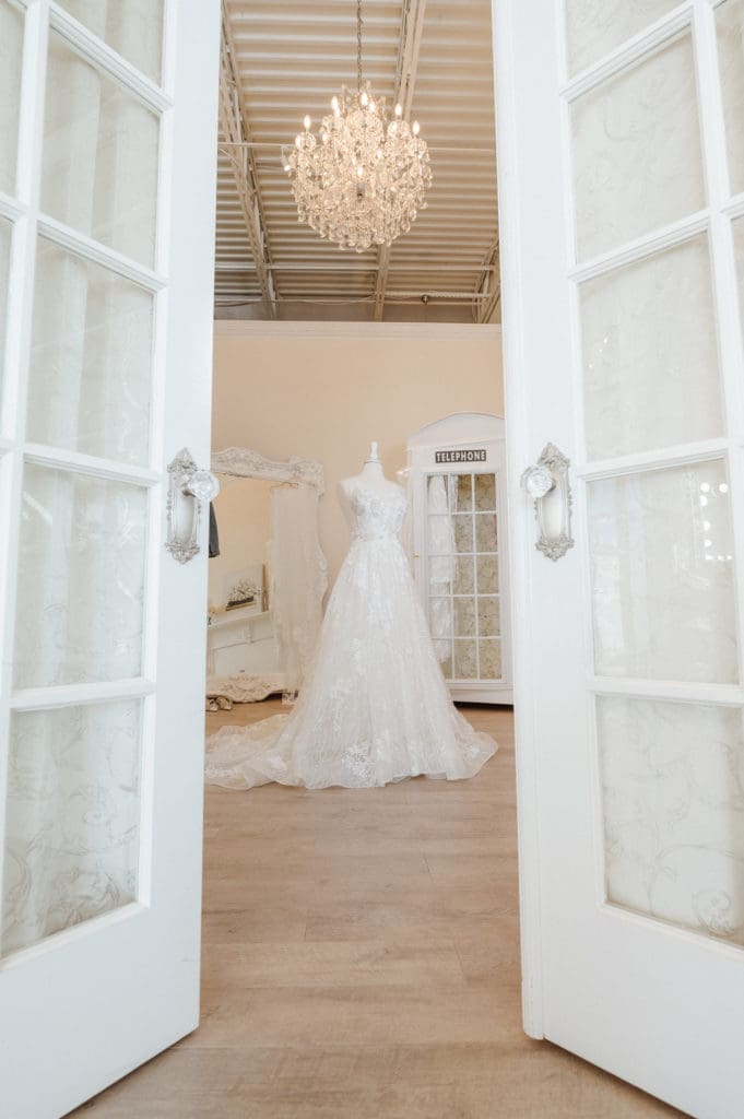 the-beauty-suite-ny-staten-island-wedding-photos-of-bride-prep-by-suess-moments-photographer-new-jersey